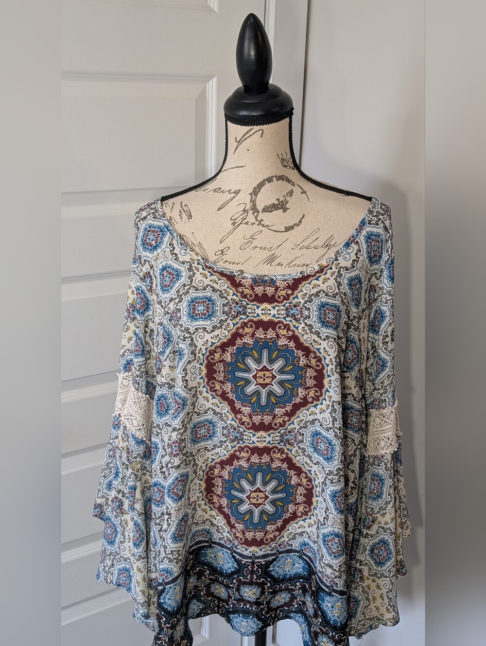 Free 2 Luv Bohemian Medallion Print Women's Top in Cream and Blue Size 2X